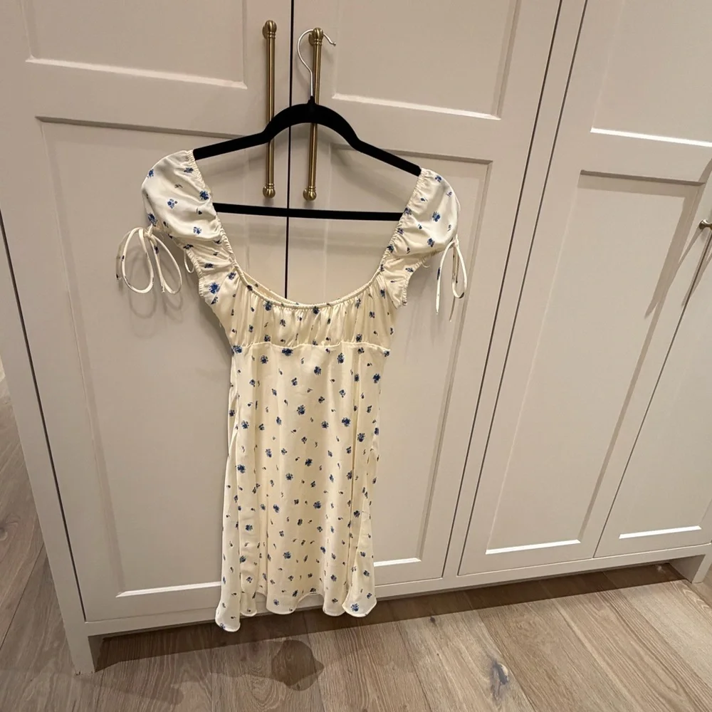 Zara Blue Floral Cream mini Dress XS - Picture 2 of 8